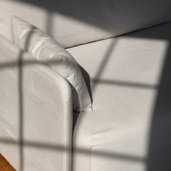 Offset 2-seters sofa
