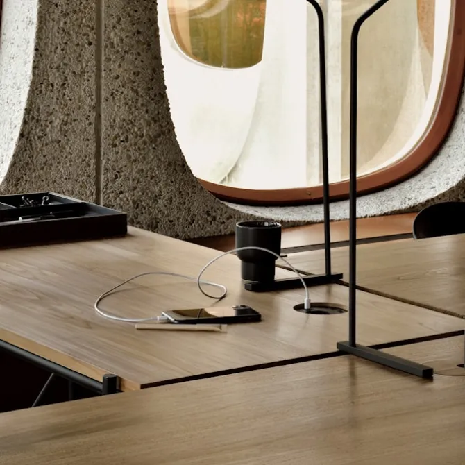 Oscar Desk