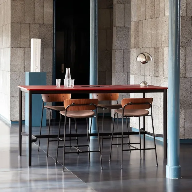Pavilion AV8 Lacquered Walnut