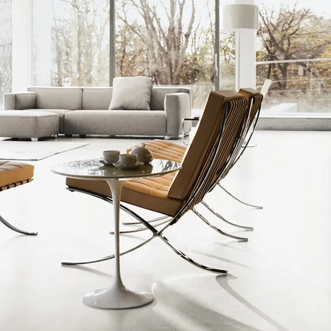 Saarinen Oval Sidebord Black