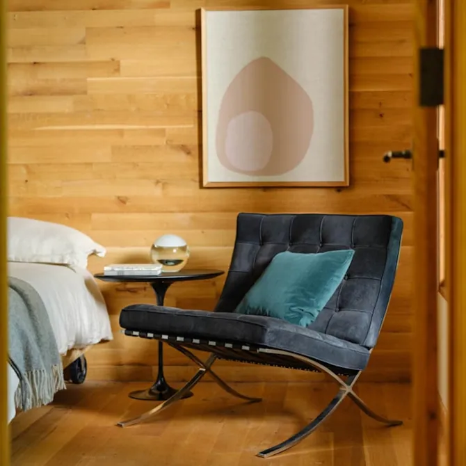 Saarinen Oval Sidebord Black