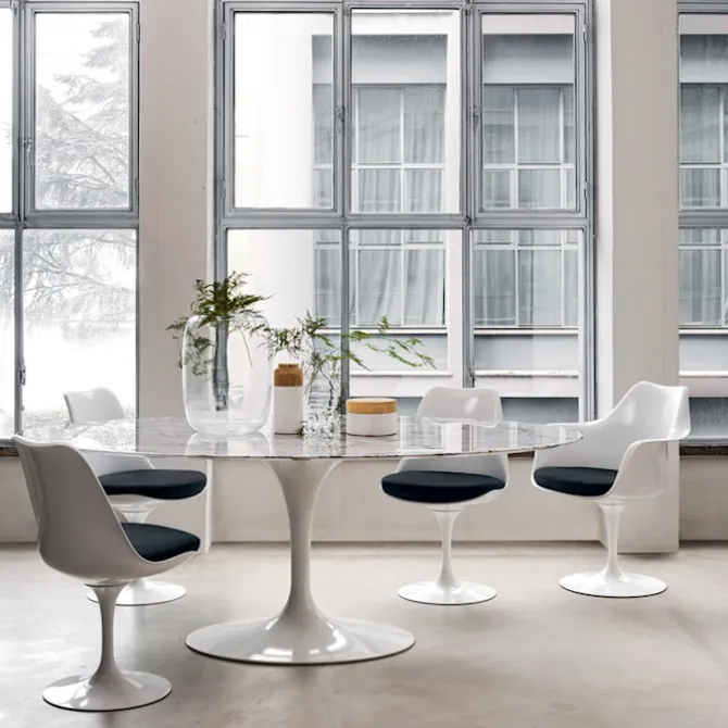 Saarinen Oval spisebord 244 cm White