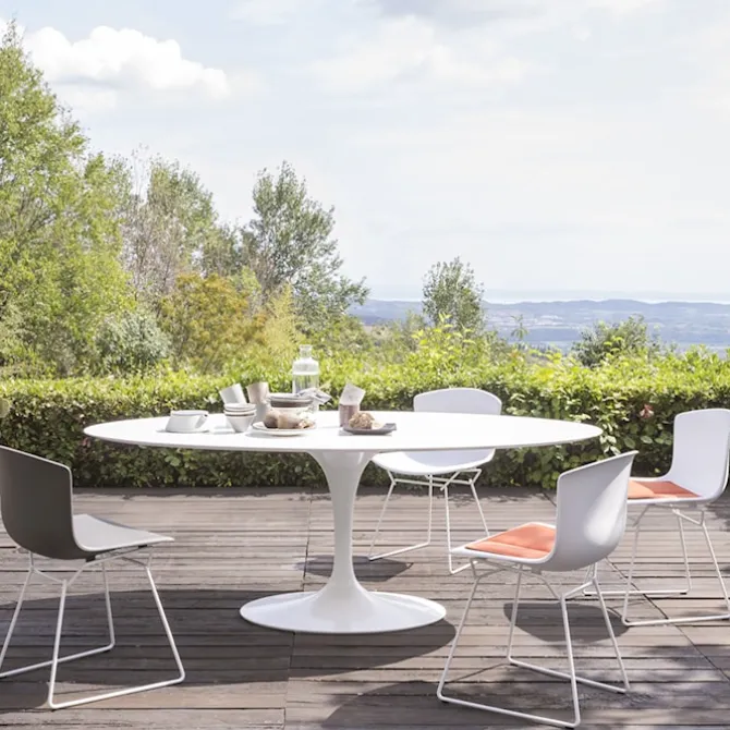 Saarinen Oval utendørs spisebord