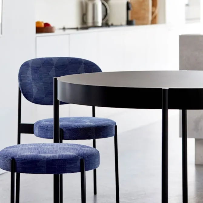 Serie 430 Table Black