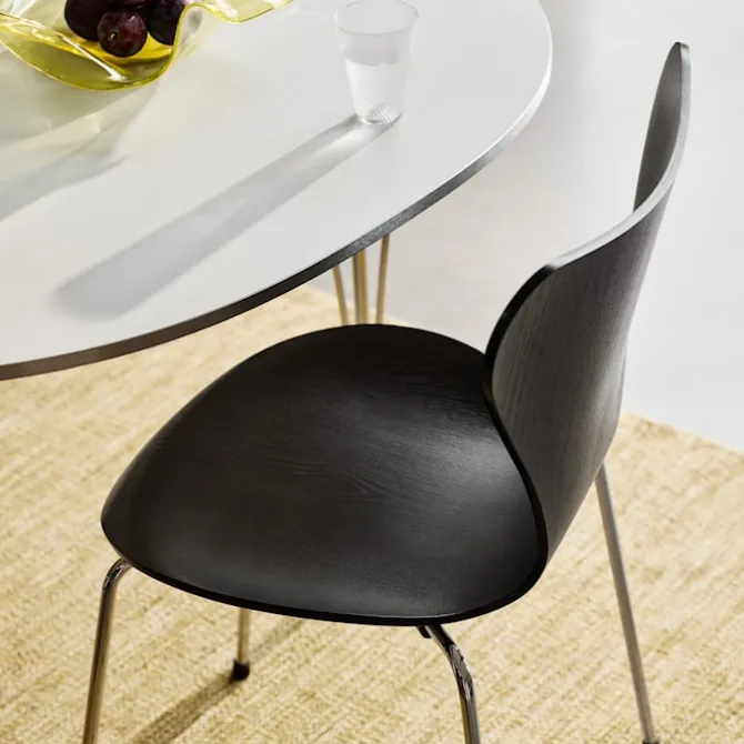 Series 7 stol 3107 farget askfiner stålram svart