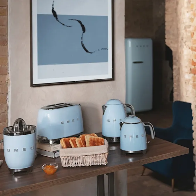 Smeg Kettle 1.7 L Adjustable Temperature White