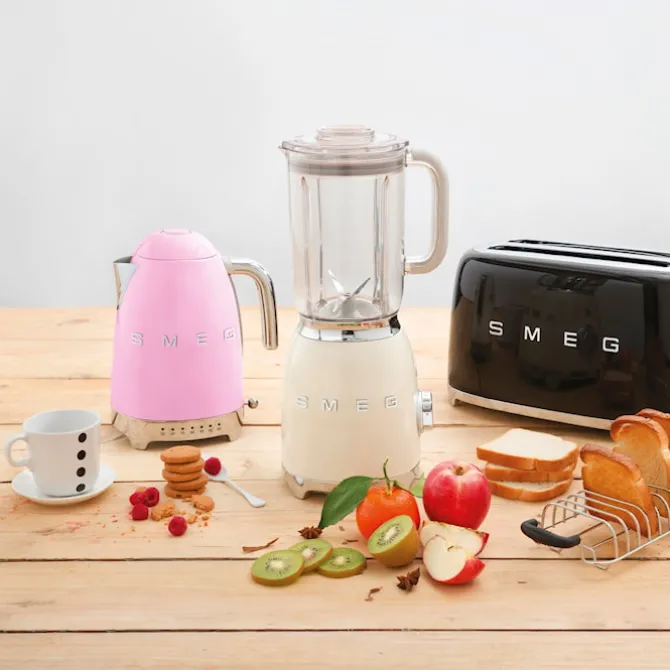 Smeg Variable Temperature Kettle Pink