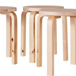 Spesialutgave av Stool E60 Wild Birch, signert Formafantasma