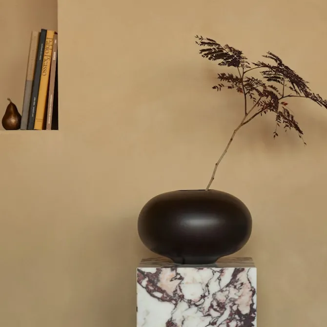 Surround vase