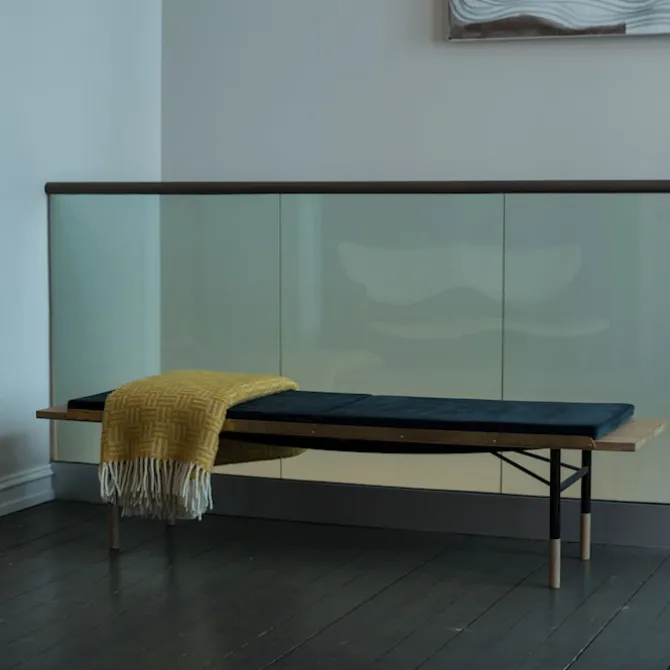 Table Bench Medium med mässingskanter
