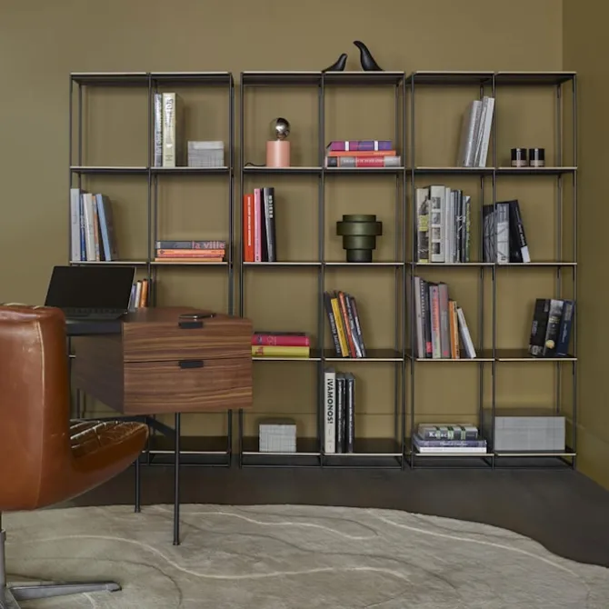 Tanis Desk