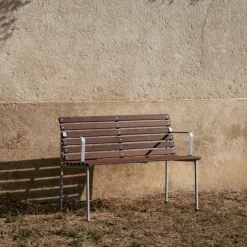 Traverse hagebenk med armlener