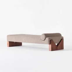 V Daybed