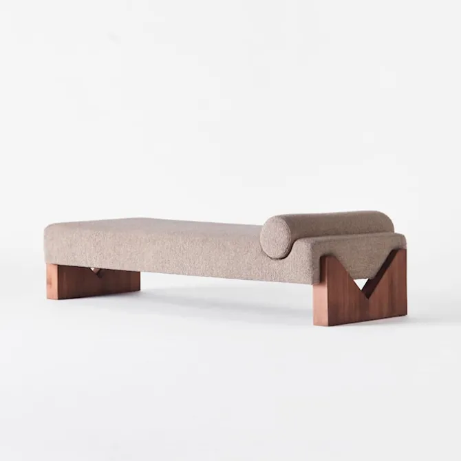 V Daybed